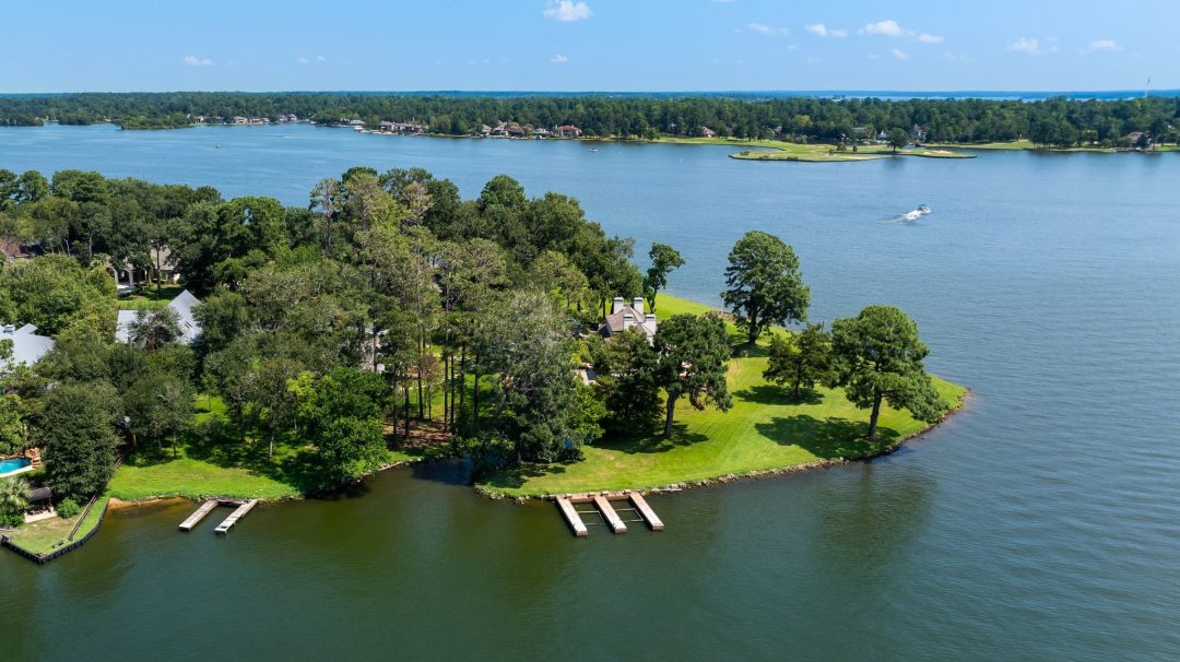 10 Tips for Buying a Lake Conroe Waterfront Home With a Private Dock