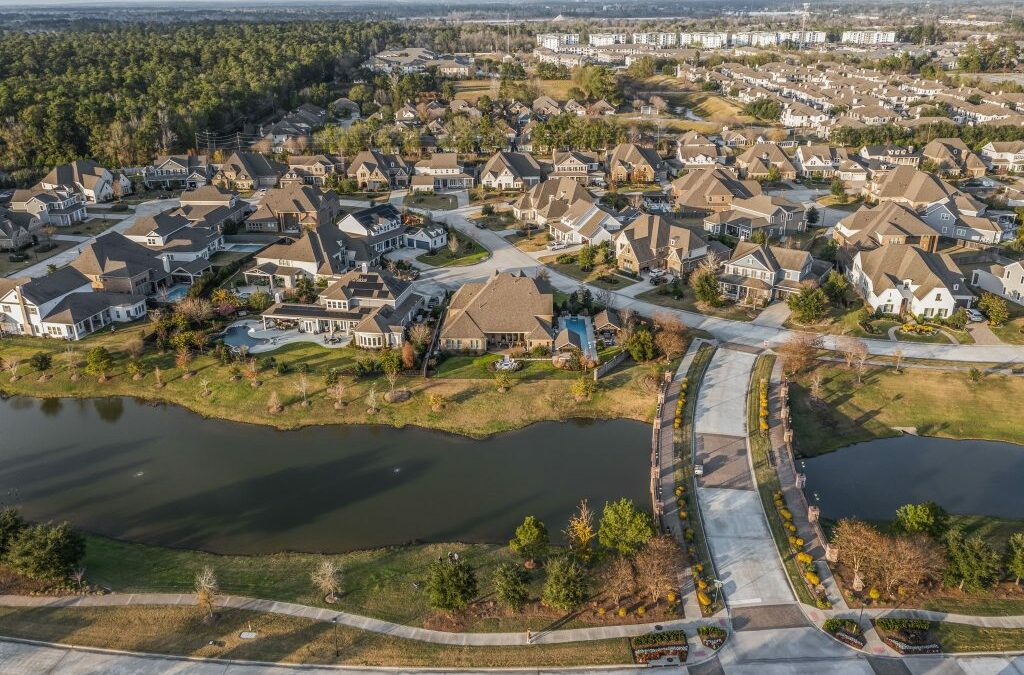 Types of Homes on Lake Conroe and What Makes It a Great Buy